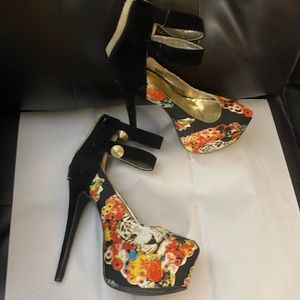 Pre-owned/like new animal floral print heels